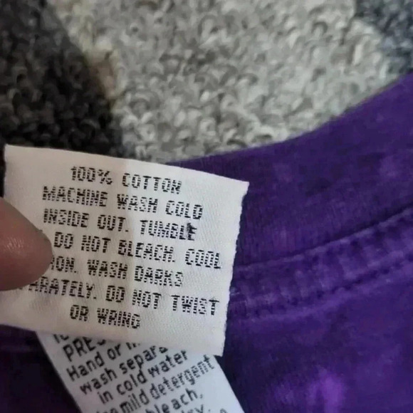 "Retro Chic: 90's Inspired 'Native American Style' Graphic Tee -MEDIUM - Picture 5 of 5